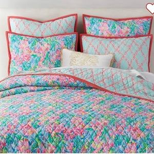 Lilly Pulitzer Fan Sea Pants Quilt+Pillowcase (reversible)